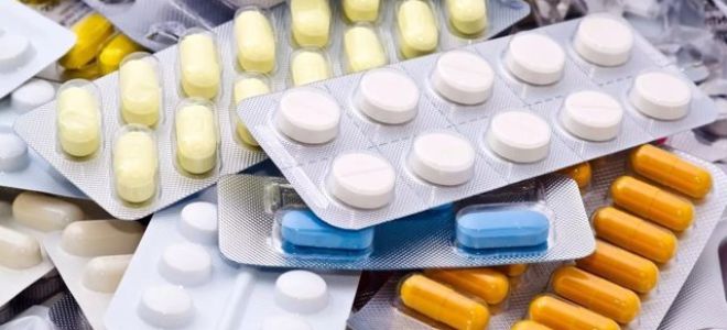 Оперативное лечение перелома шейки бедра: преимущества и недостатки метода терапии, разновидности операций, показания и противопоказания к назначению, стоимость процедуры