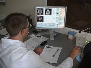 МРТ позвоночника: виды обследования, показания и противопоказания к назначению, подготовка и механизм проведения диагностики, эффективность и стоимость процедуры