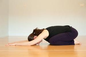 Йога для шеи при остеохондрозе: эффективный и не опасный комплекс асан, польза и показания для выполнения упражнений, питание и рекомендации экспертов
