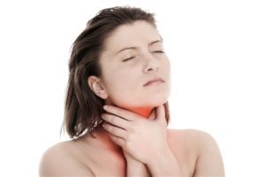 Ком в горле при остеохондрозе шейного отдела: причины неприятных ощущений, сопутствующие симптомы, лечение медикаментами и физиотерапевтические процедуры