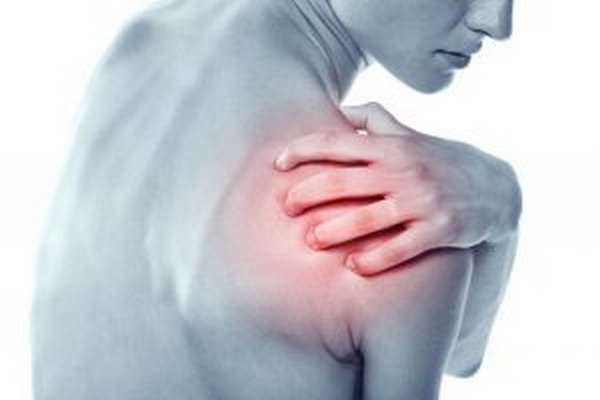 Ушиб плеча: причины травмы, классификация по степени тяжести и основные симптомы, методы диагностики, иммобилизация сустава и способы лечения, возможные осложнения