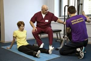 Самомассаж при шейном остеохондрозе: техника выполнения и примеры упражнений, польза и вред процедуры, рекомендации и запреты