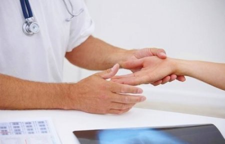 Почему немеет большой палец на руке: причины развития симптома, медикаменты и физиотерапевтические мероприятия для лечения патологии, рекомендации специалистов