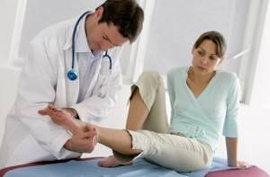 Крутит ноги: заболевания, вызывающие выкручивание, способы лечения и профилактики, возможные осложнения и рекомендации врачей
