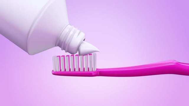 Зубная паста от синяков: состав и принцип действия, польза и возможные побочные действия, противопоказания, способ применения и отзывы