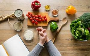 Диета при остеоартрозе суставов: основные принципы питания, перечень разрешенных и запрещенных продуктов, варианты меню на неделю и полезные рекомендации