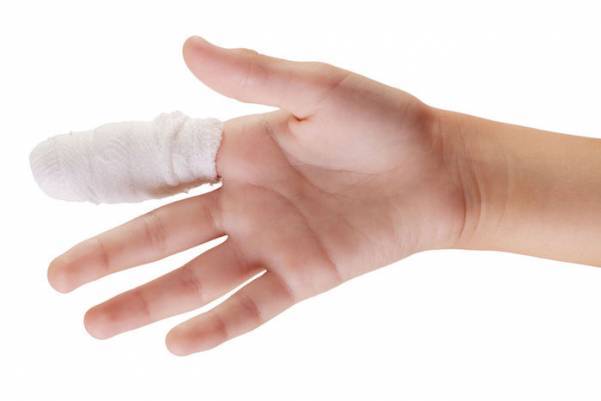 Гигрома пальца руки: причины появления новообразования, характерные симптомы и методы диагностики, современные и народные способы лечения, возможные осложнения и прогноз