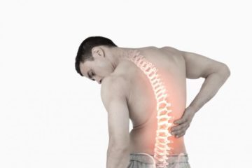 Болит позвоночник посередине спины: возможные заболевания и постановка диагноза, методы лечения и медикаментозная терапия