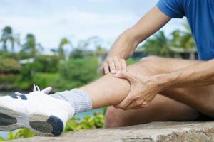 Почему болят икры ног: провоцирующие факторы и патологические причины болей, сопутствующие симптомы, лечение препаратами и народными средствами