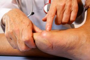 Болит большой палец на ноге: какие заболевания могут спровоцировать боль, способы лечения и снятия воспаления, к какому врачу обратиться для диагностики патологии