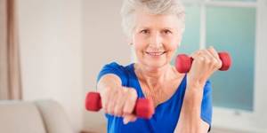 Упражнения для укрепления спины для пожилых людей: польза и эффективность гимнастики, комплекс тренировок и правила их выполнения, важные рекомендации пациентам