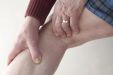 Боль под коленом: почему возникает, какие заболевания провоцируют симптом, методы диагностики, как лечить болевой синдром лекарственными препаратами и средствами народной медицины