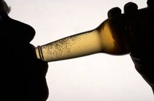 Влияние алкоголя на суставы человека при артрите и артрозе: причины вреда спиртных напитков при заболеваниях суставов, взаимодействие с медпрепаратами и рекомендации врачей