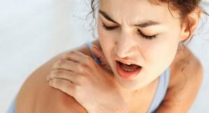 Почему болит плечо после сна: причины и характеристика болей, сопутствующие симптомы и диагностика, современные и народные методы лечения, меры профилактики