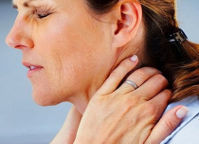 Болит шея сзади у основания черепа: симптомы и клиническая картина, массаж и лечебная физкультура, способы терапии и нежелательные действия при болях