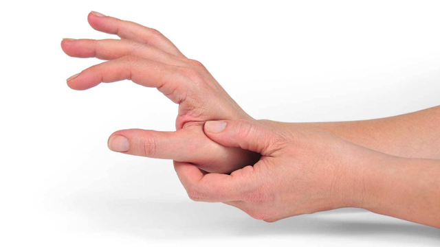 Вывих пальца на руке симптомы: пошаговая инструкция к первой помощи, как правильно вправить, лечение и профилактика