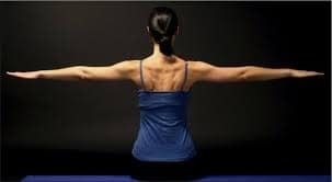 Упражнения при остеохондрозе на растяжку позвоночника: примеры движений и противопоказания, польза и вред физических нагрузок, правила выполнения