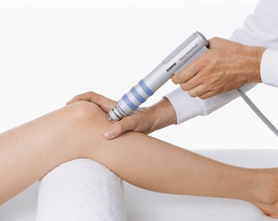 Физиотерапия при лечении артроза коленного сустава: обзор популярных физиопроцедур, их особенности и лечебное действие, показания к назначению и отзывы об эффективности
