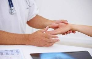 Почему немеет безымянный палец: провоцирующие факторы и причины онемения, сопутствующие симптомы и методы лечения, полезные рекомендации по питанию