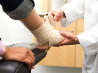 Растяжение связок кисти руки: основные симптомы, что делать, первая помощь, лечение в домашних условиях