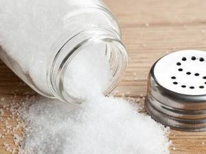Лечение суставов солью: лечебные свойства и противопоказания, народные рецепты и правила применения, как приготовить растирку и раствор