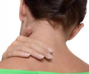 Боли при шейном остеохондрозе: все основные признаки болезни и способы профилактики, медикаментозное лечение и физиотерапия, народные рецепты