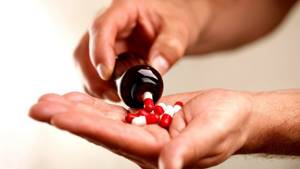 Лекарства при болезни Бехтерева: разновидности и обзор препаратов, состав и стоимость в аптеке, правила применения и противопоказания