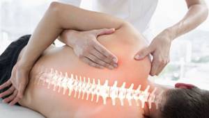 Массаж при болях в спине: разновидности методик, их полезные свойства, техника выполнения и особенности процедур, противопоказания к терапии