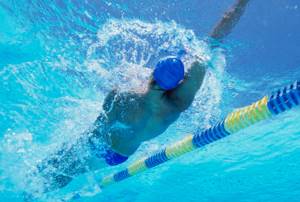 Болит спина после бассейна: основные правила занятий и 7 эффективных упражнений, возможные патологии и методы терапии