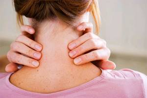 Болит шея с левой стороны: первая помощь, главные причины, лечебные и профилактические меры, возможные осложнения