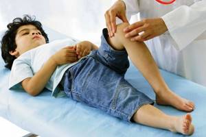 У ребенка болят ноги: возможные причины болей и сопутствующие симптомы, рекомендации по оказанию неотложной помощи, современные и народные способы лечения и профилактика