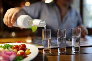 Алкоголь при подагре: какой можно и нельзя, перечень запрещенных спиртных напитков, воздействие на недуг и последствия для организма