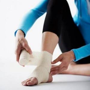 Растяжение мышц на ноге: причины, симптомы, первая помощь, лечение народными и медицинскими средствами