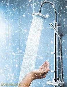 Контрастный душ при остеохондрозе: польза и вред, особенности и правила проведения процедуры, показания и меры предосторожности, рекомендации по температурному режиму