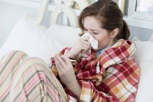 Признаки гриппа: первые симптомы у взрослых с температурой, течение по этапам, как начинается - лечение