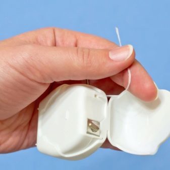 Зубная нить (флосс): как правильно пользоваться, зачем она нужна, виды, вощеная и невощеная, суперфлосс
