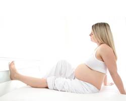 Боли в бедрах при беременности: гормональные причины и советы как избавиться