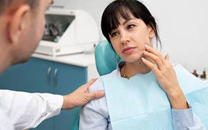 Можно ли во время месячных лечить зубы: ставить пломбу, удалять зуб