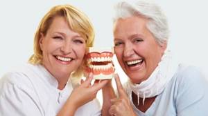 Льготное и бесплатное протезирование зубов для пенсионеров, ветеранов труда и инвалидов в 2021 году