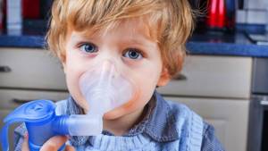 Ингаляции при насморке небулайзером: рецепты для домашних условий, с чем лучше всего делать для детей, какой раствор занимать при заложенности носа